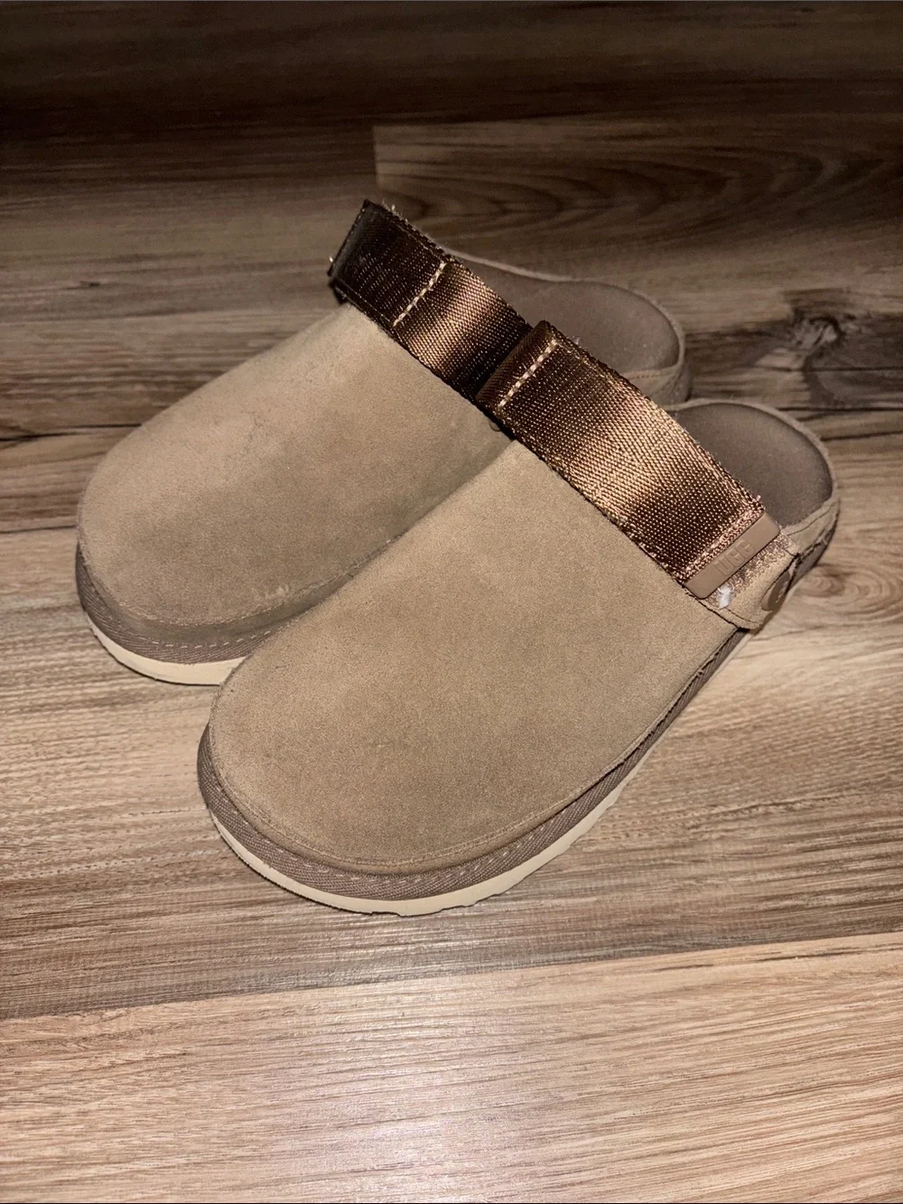 slip-on brown uggs!! - Picture 1 of 5